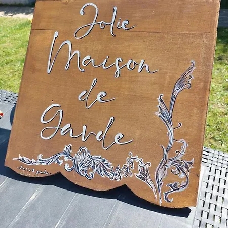 Jolie Maison De Garde *