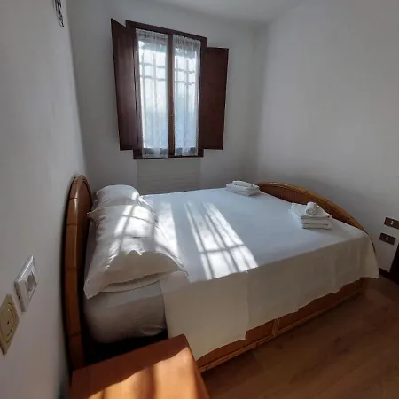 Jolie Maison De Garde